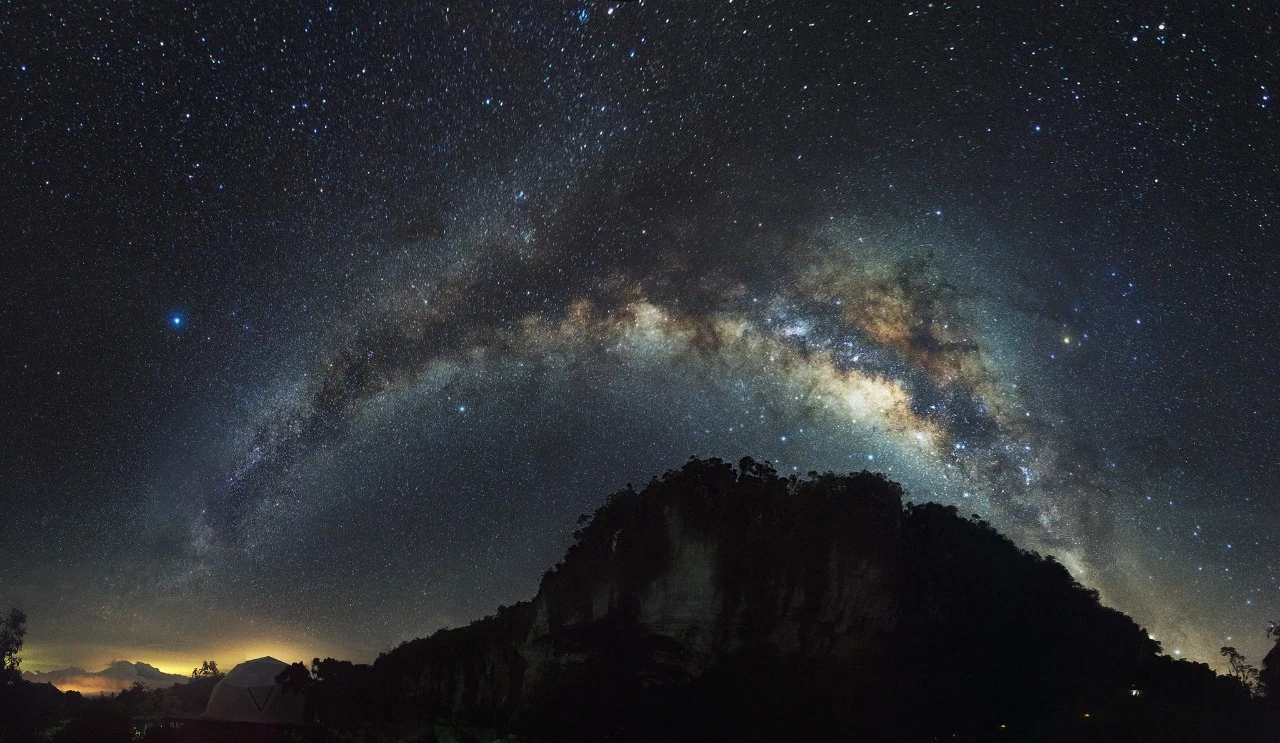 Cielo abierto sobre el geoparque Bosques de Pandora