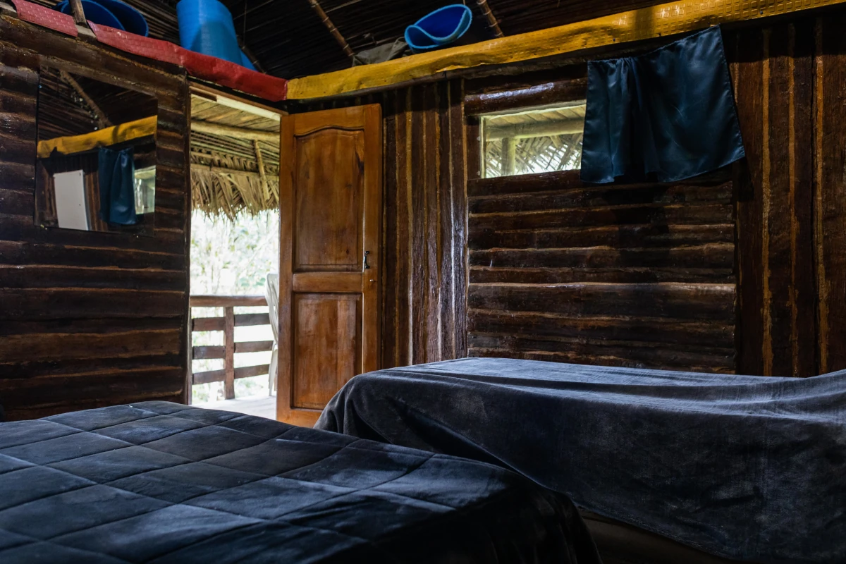 Interior cálido de un geolodge